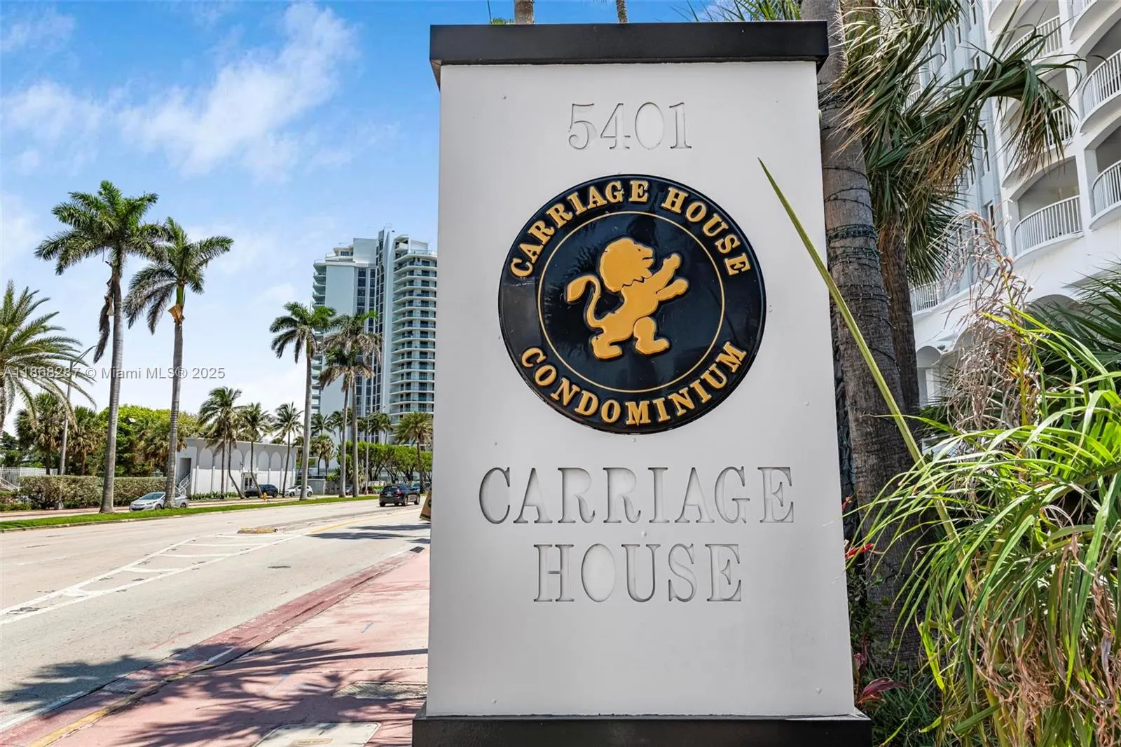 5401 Collins Ave, #916