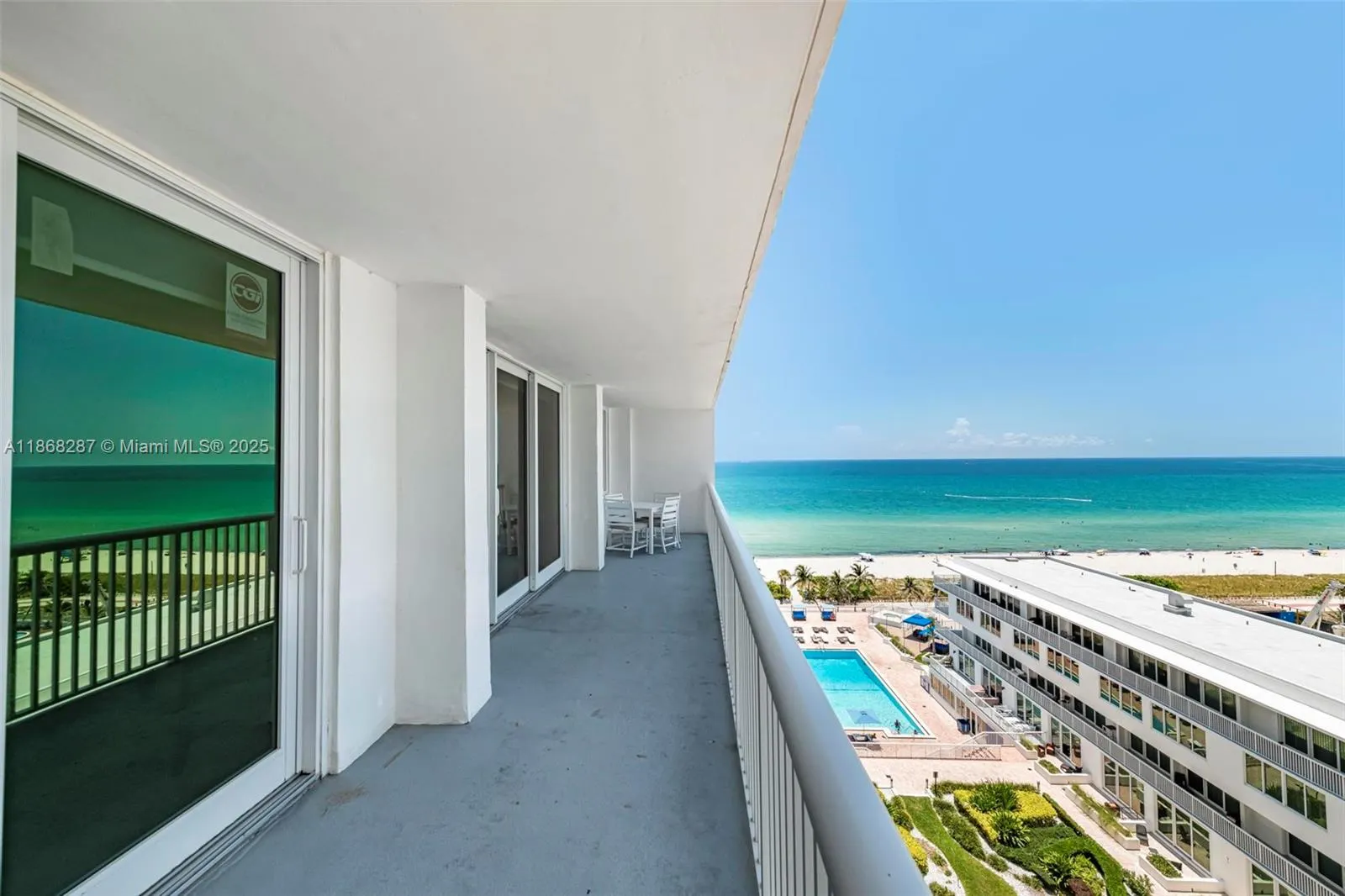 5401 Collins Ave, #916
