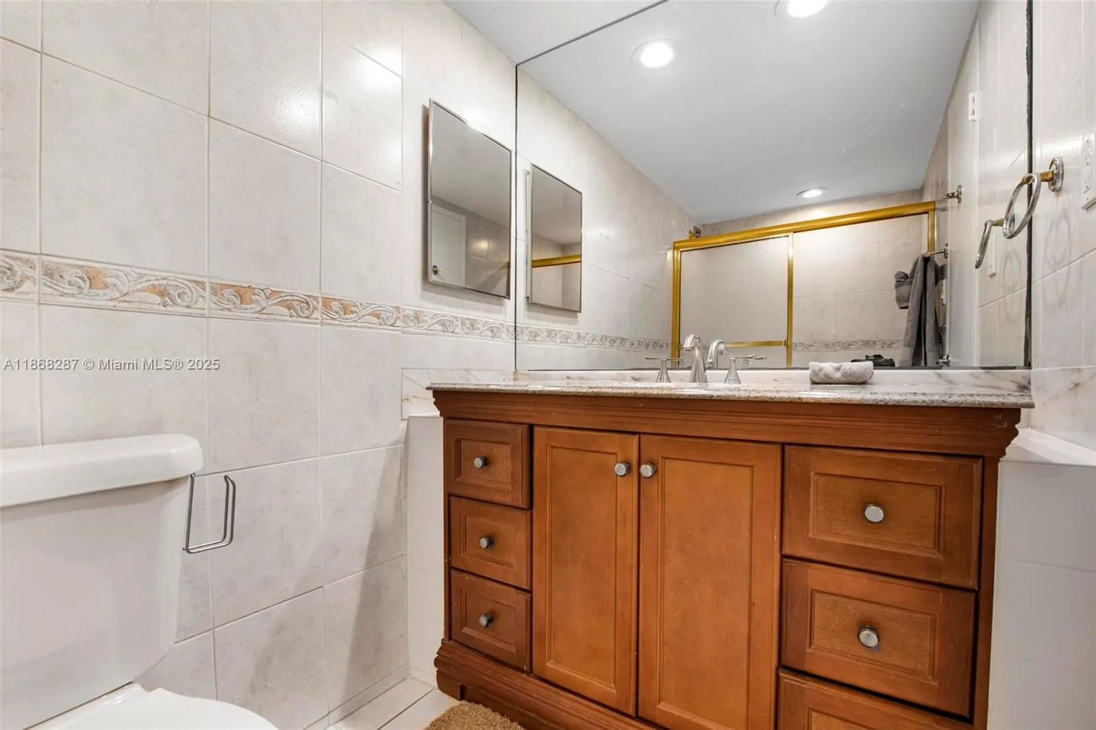 5401 Collins Ave, #916