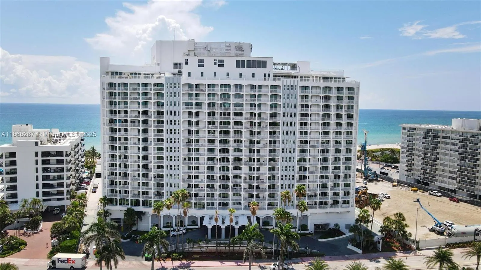 5401 Collins Ave, #916