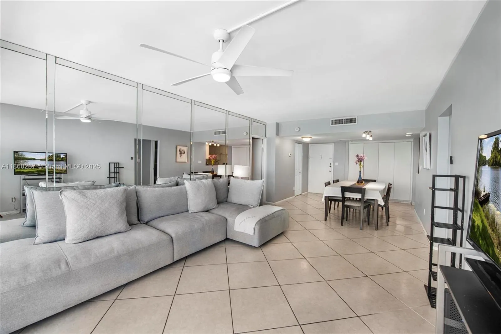 5401 Collins Ave, #916