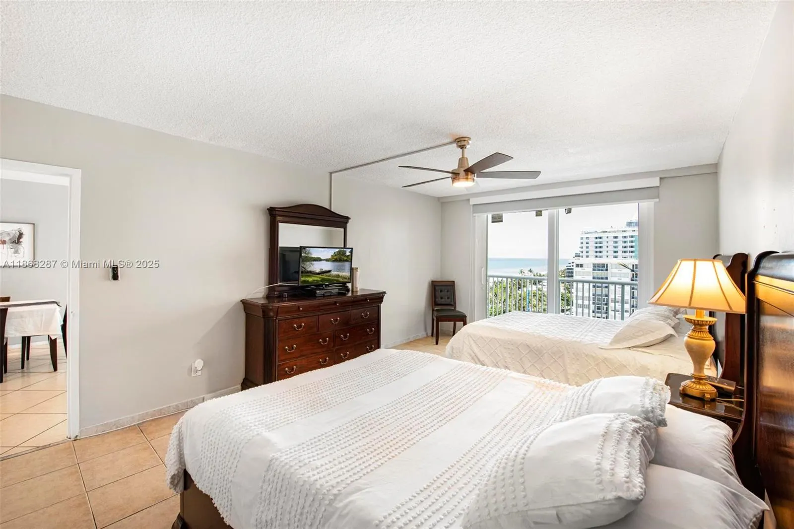5401 Collins Ave, #916