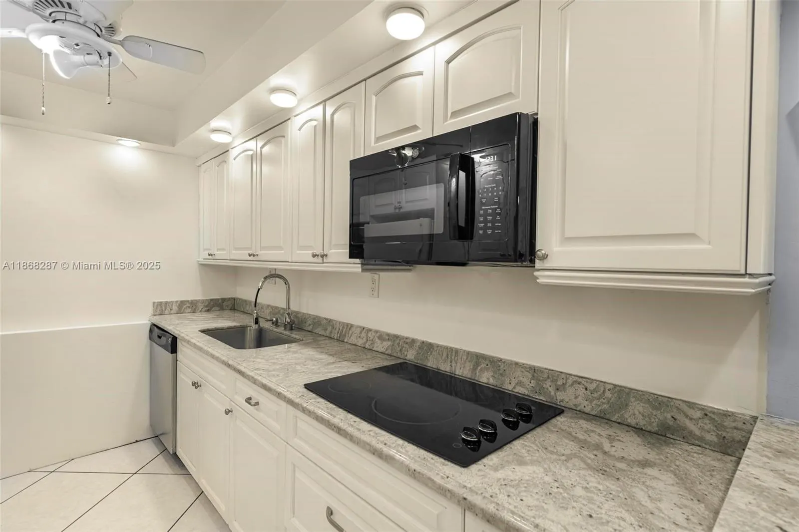 5401 Collins Ave, #916