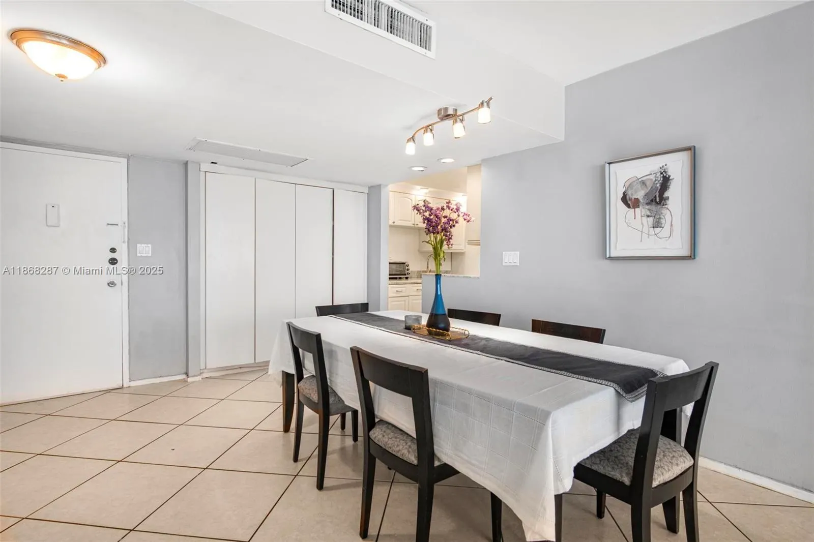 5401 Collins Ave, #916
