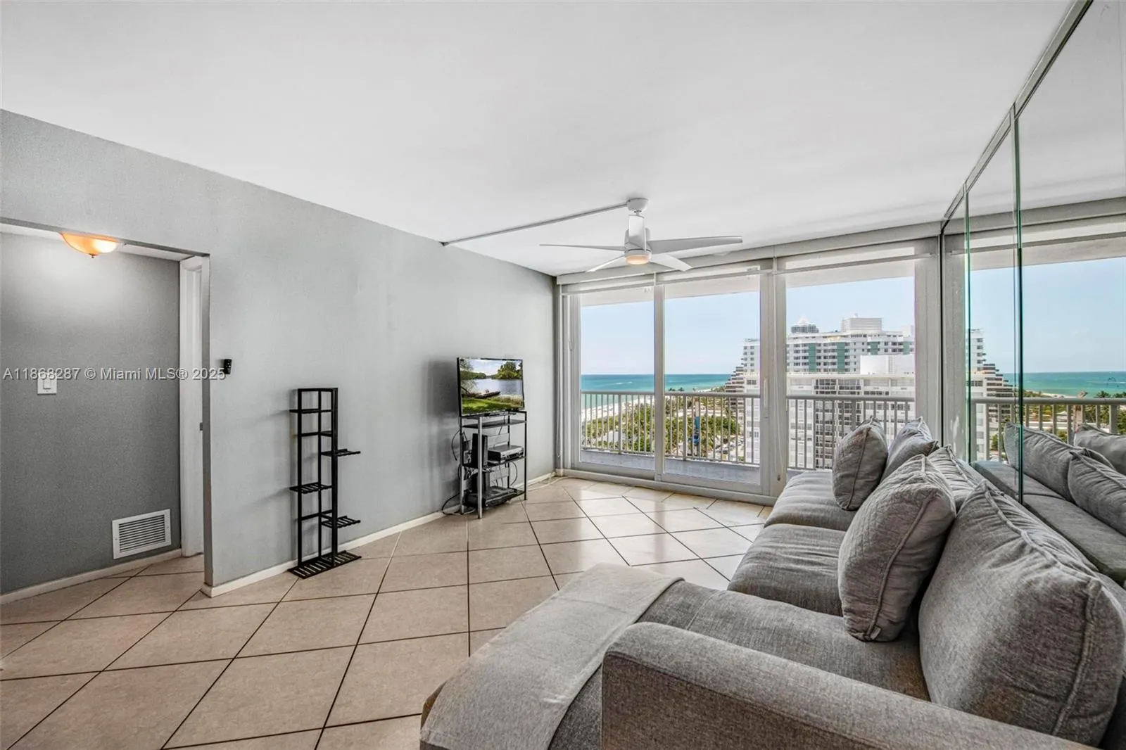 5401 Collins Ave, #916