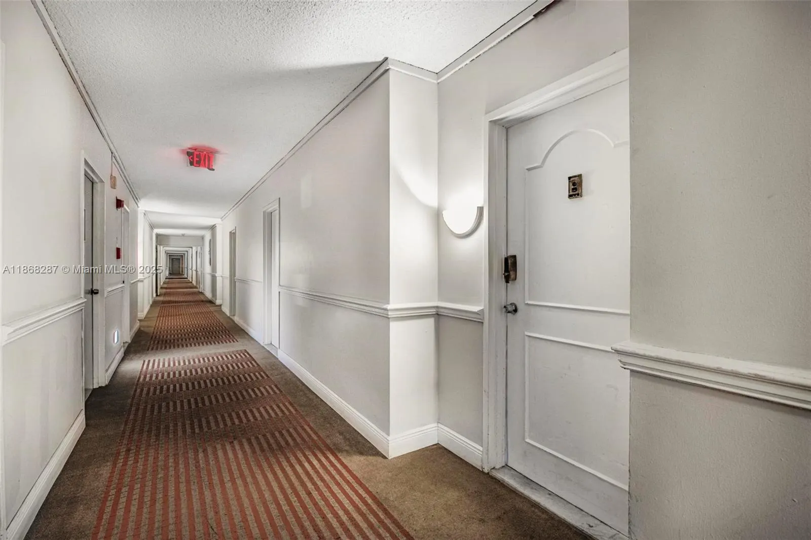 5401 Collins Ave, #916
