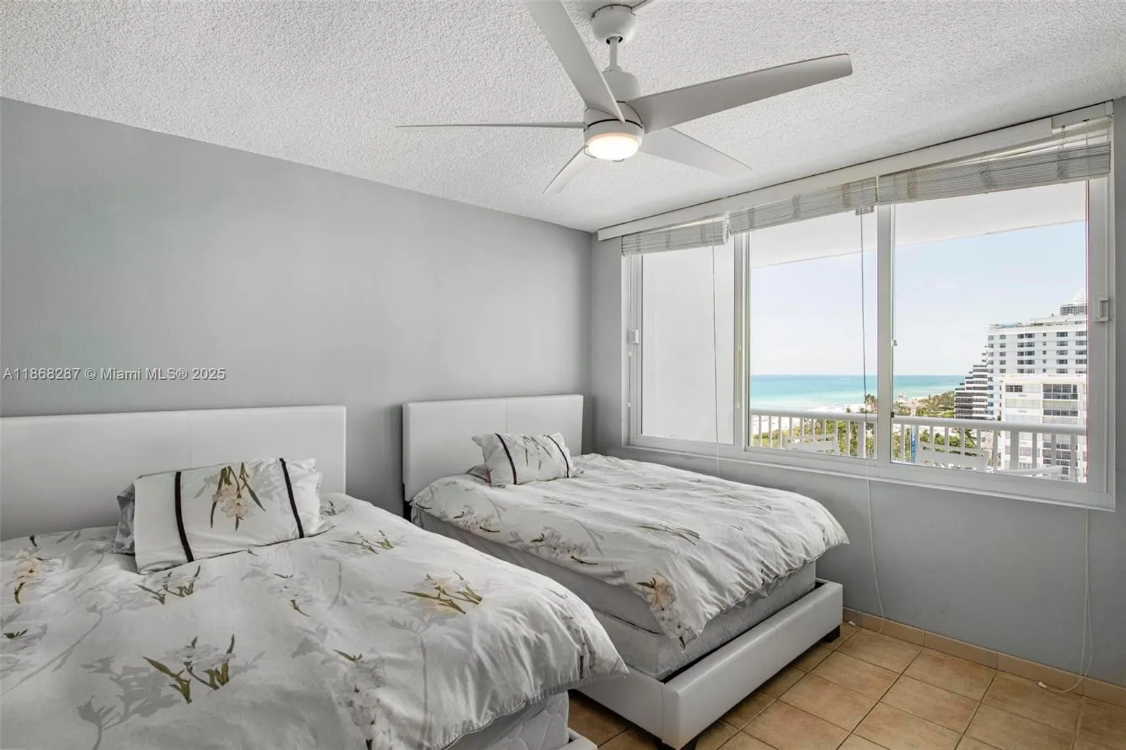 5401 Collins Ave, #916