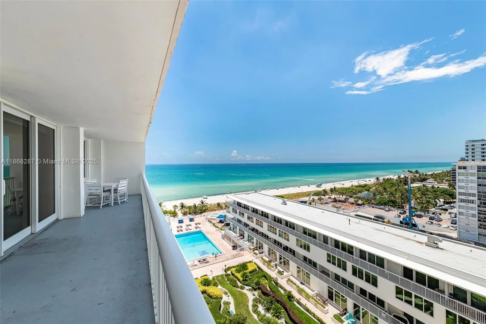 5401 Collins Ave, #916