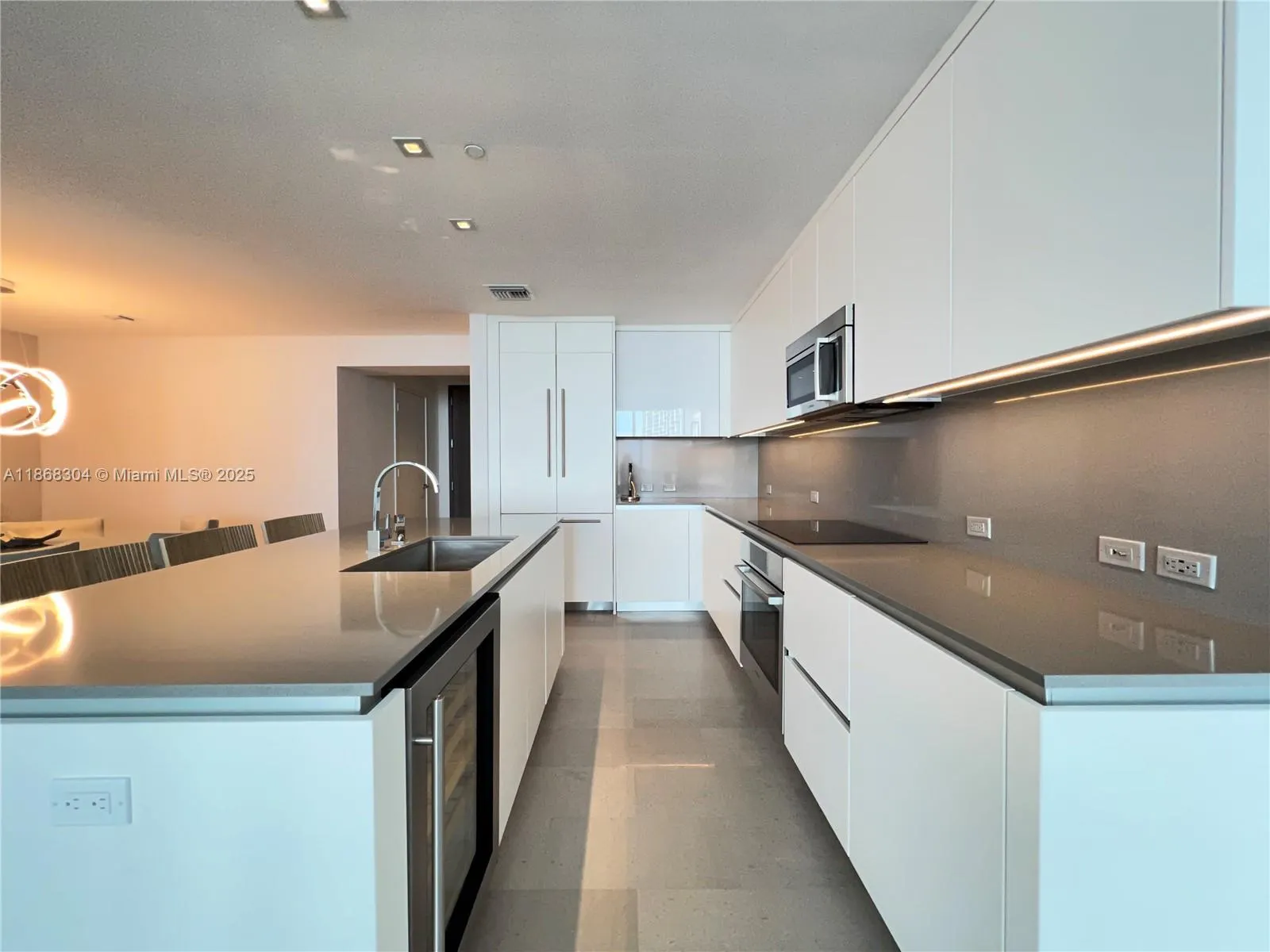 68 SE 6th St, #1003