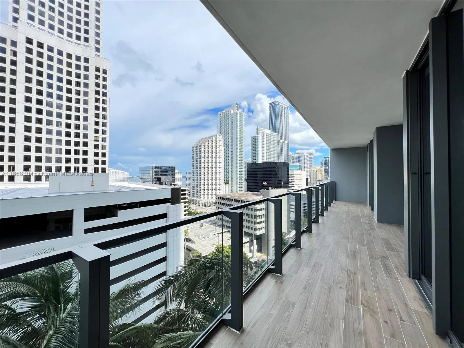 68 SE 6th St, #1003