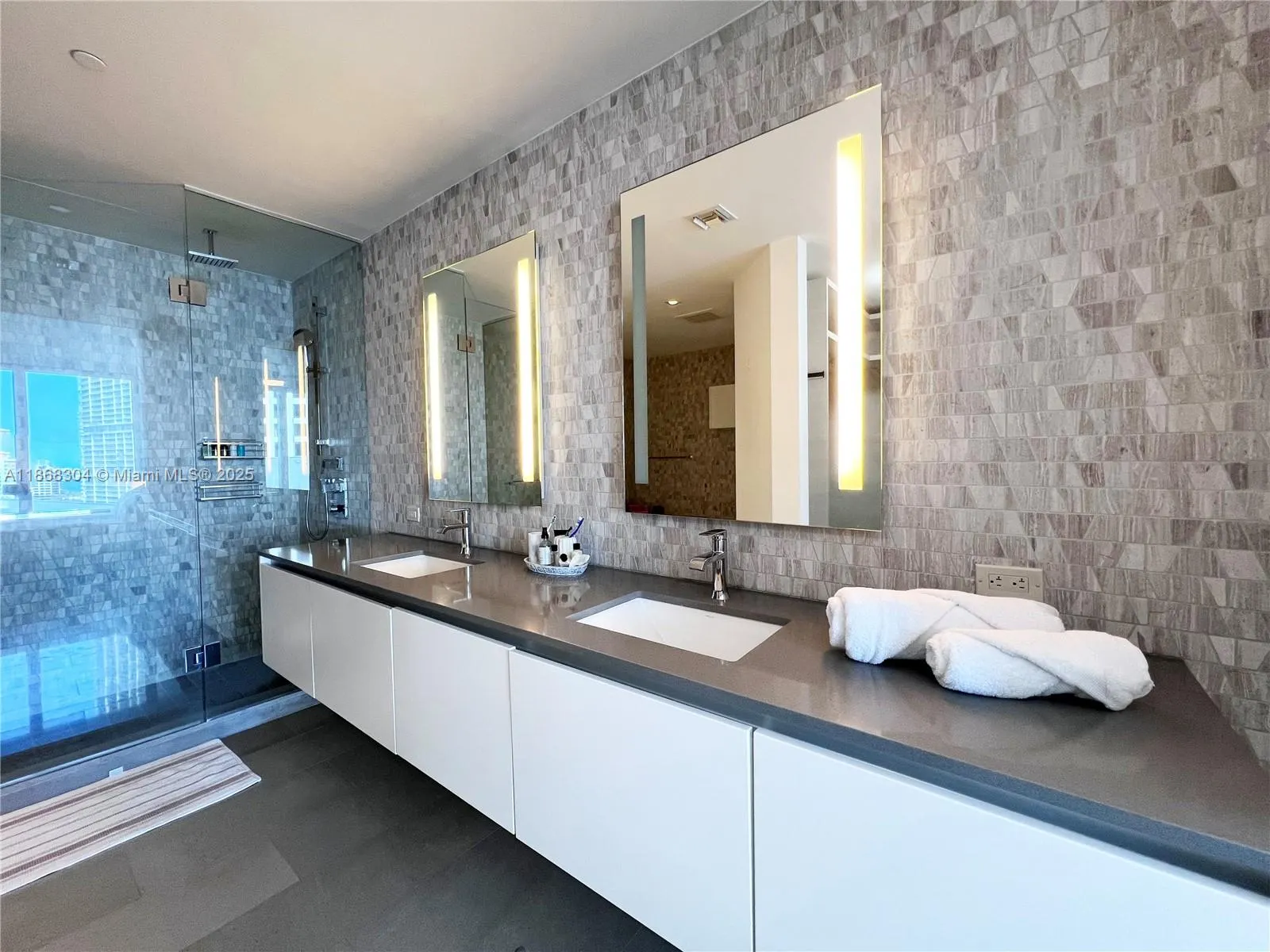 68 SE 6th St, #1003