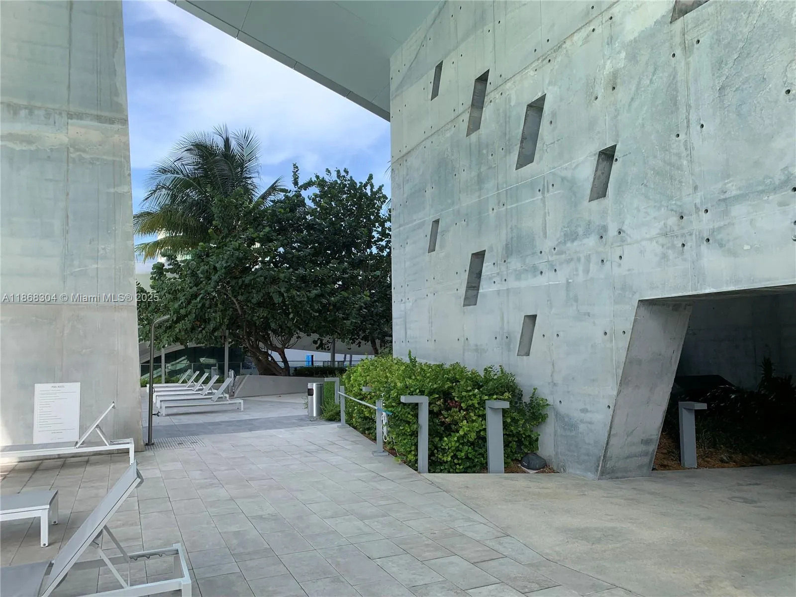 68 SE 6th St, #1003