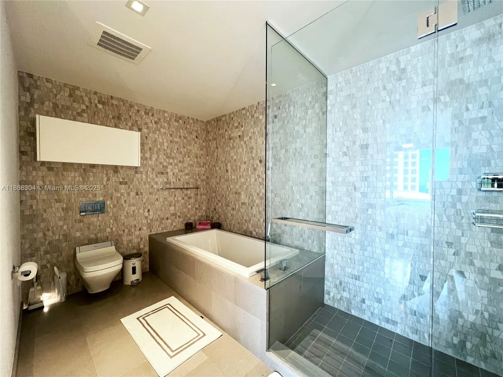 68 SE 6th St, #1003