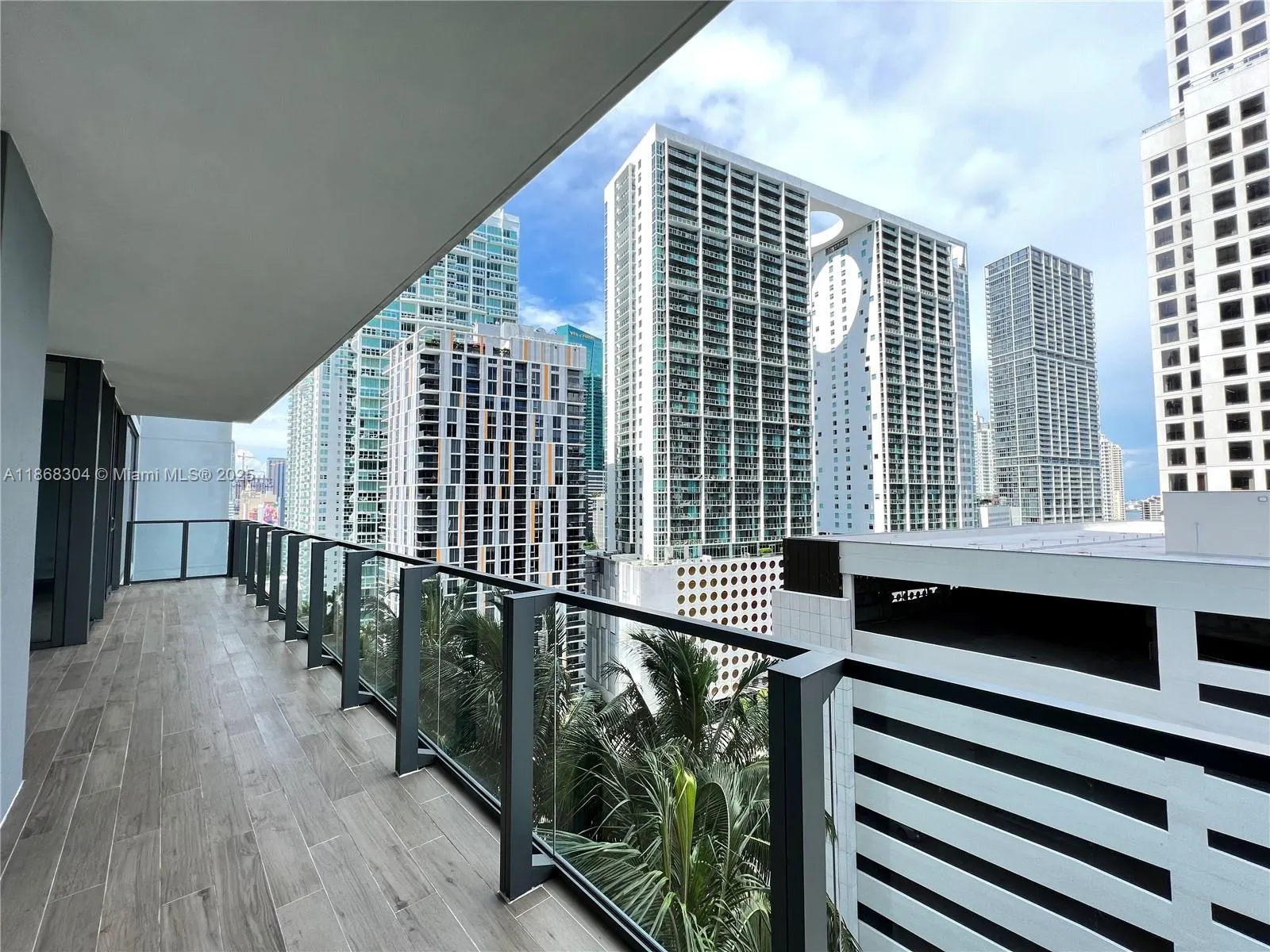 68 SE 6th St, #1003