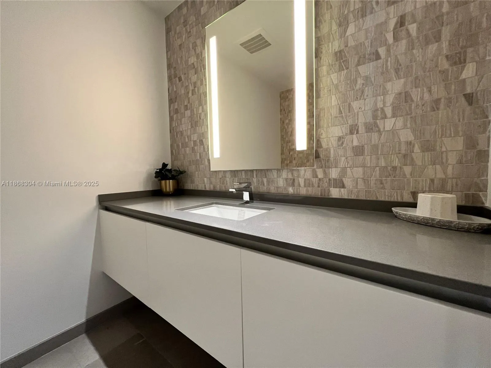68 SE 6th St, #1003
