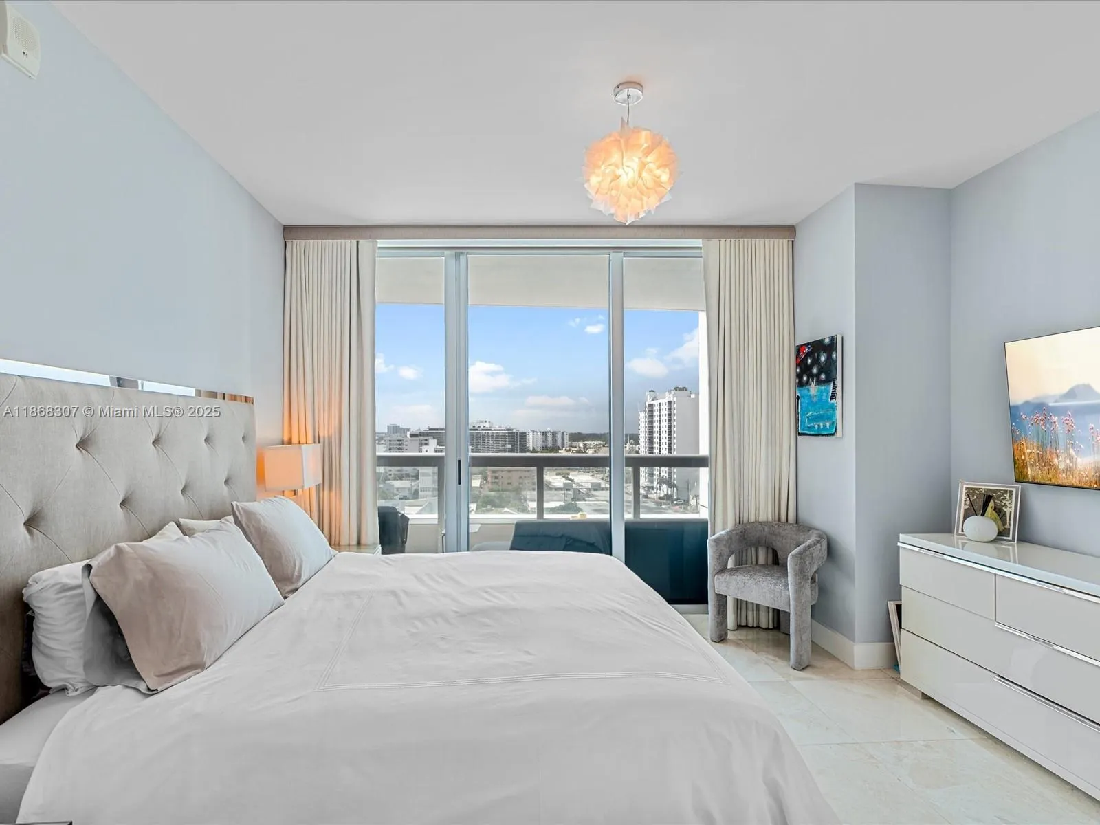 6899 Collins Ave, #1010