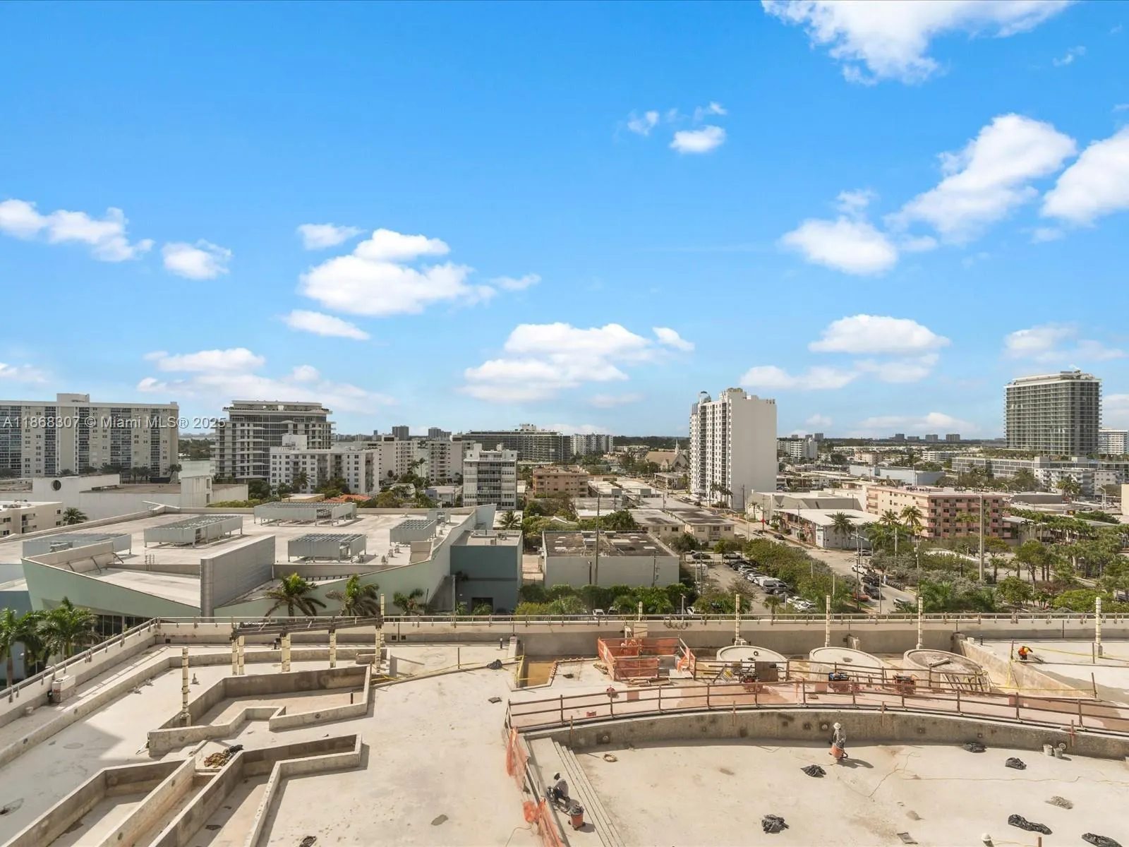 6899 Collins Ave, #1010