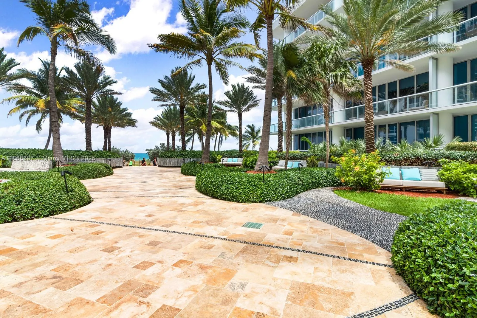 6899 Collins Ave, #1010