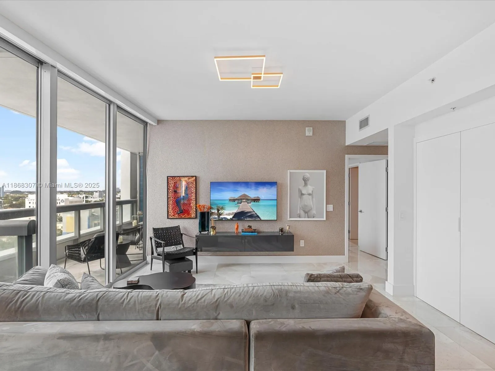 6899 Collins Ave, #1010