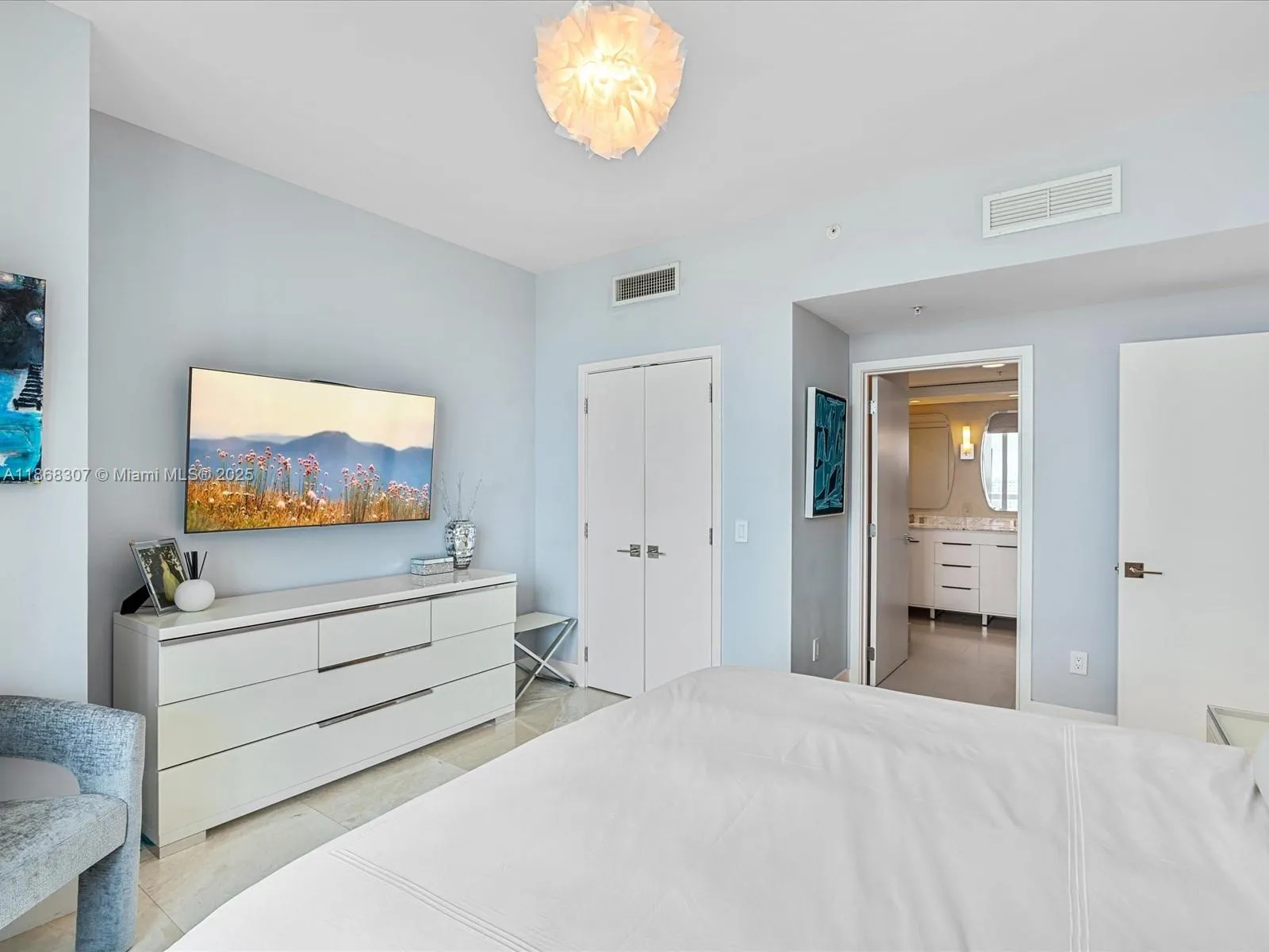 6899 Collins Ave, #1010