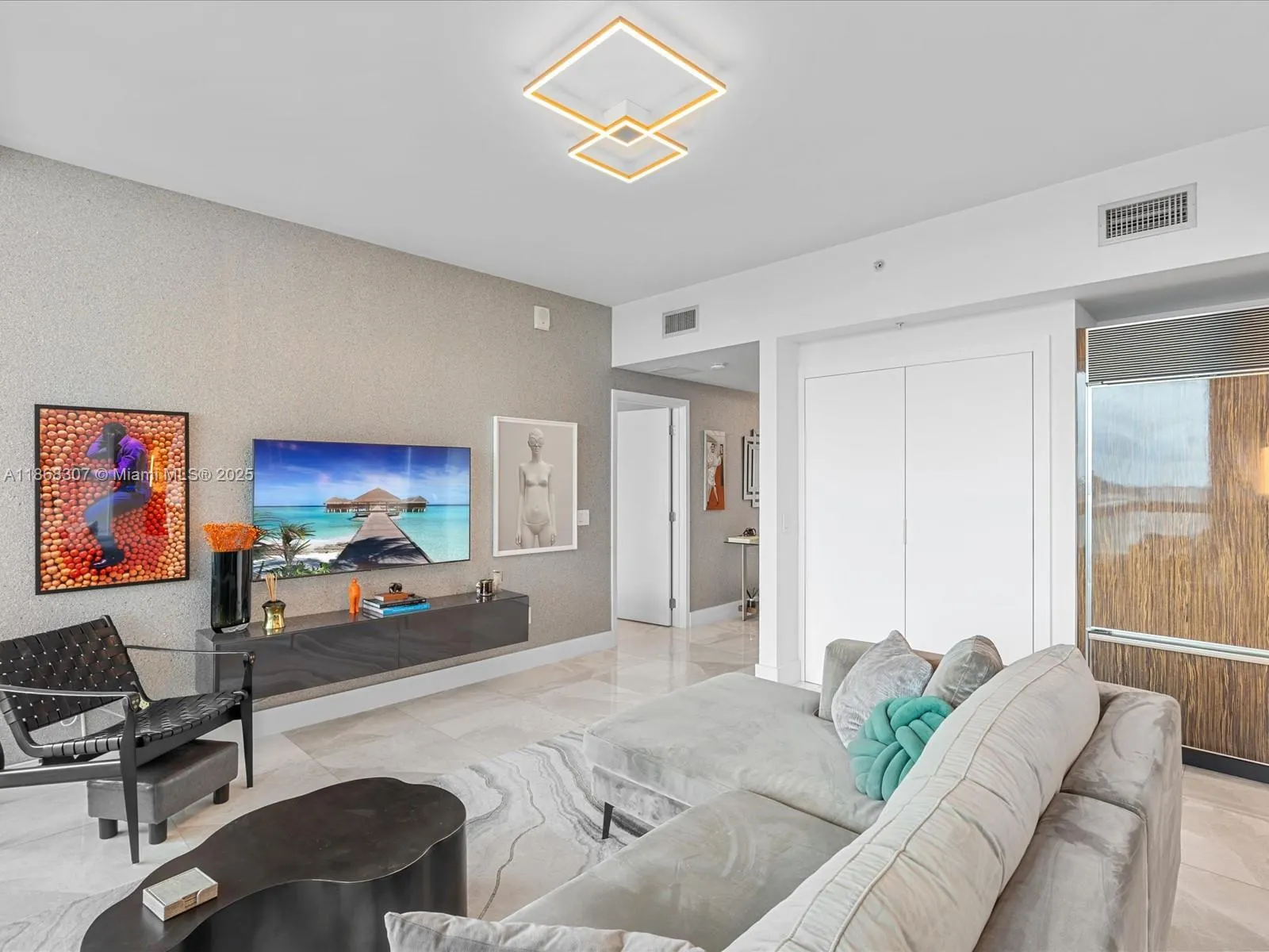 6899 Collins Ave, #1010