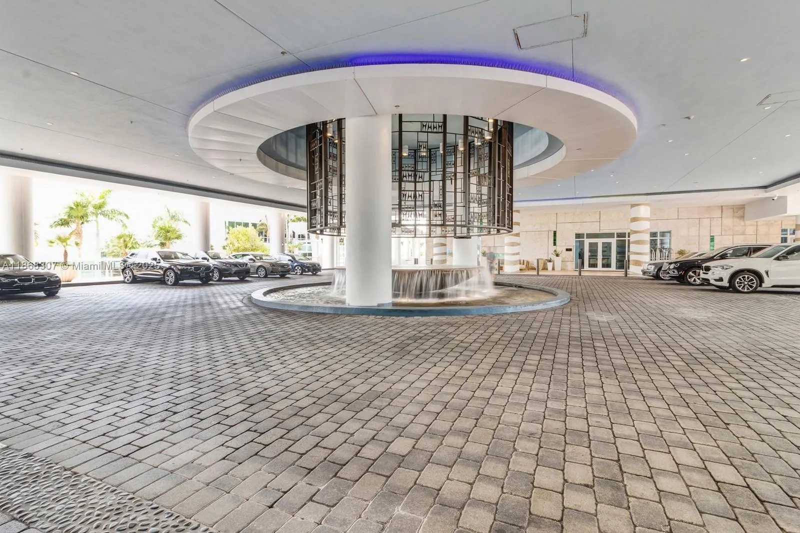 6899 Collins Ave, #1010