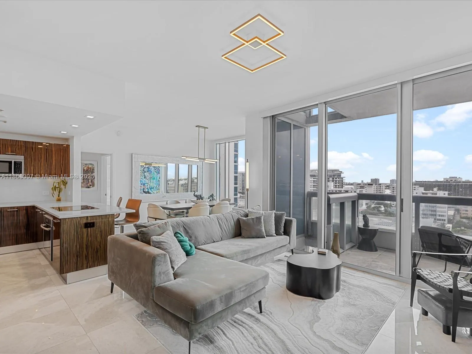 6899 Collins Ave, #1010