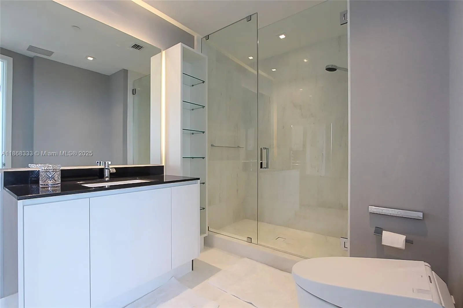 18555 Collins Ave, #4605