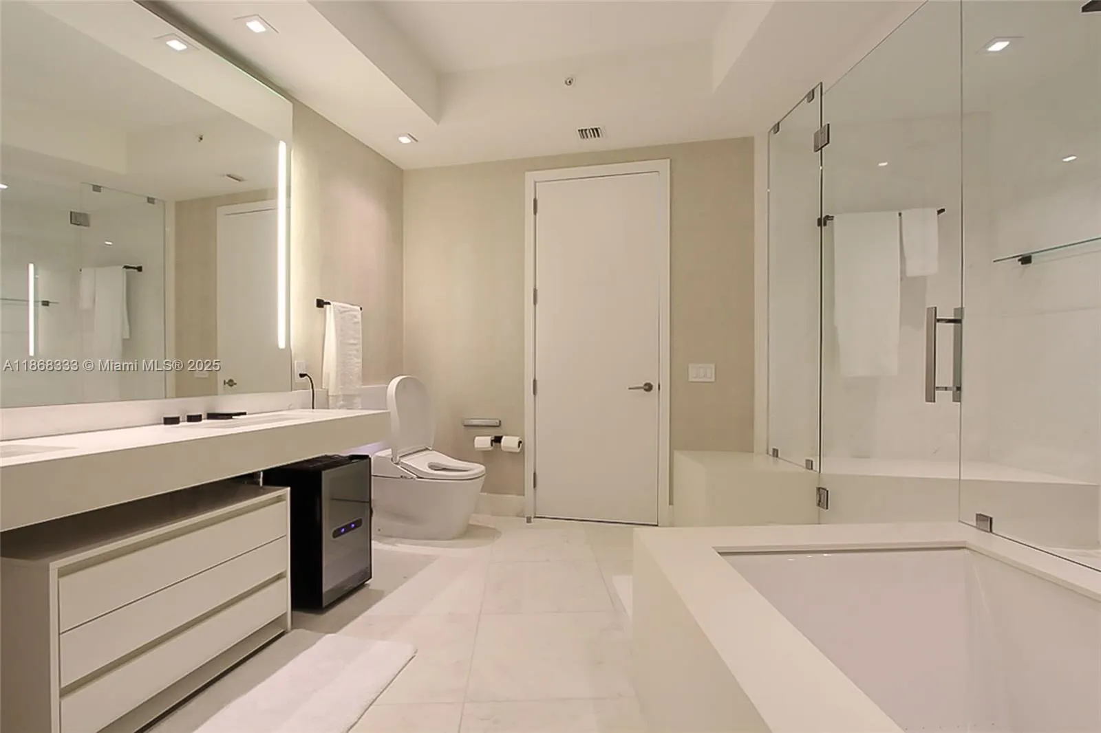 18555 Collins Ave, #4605
