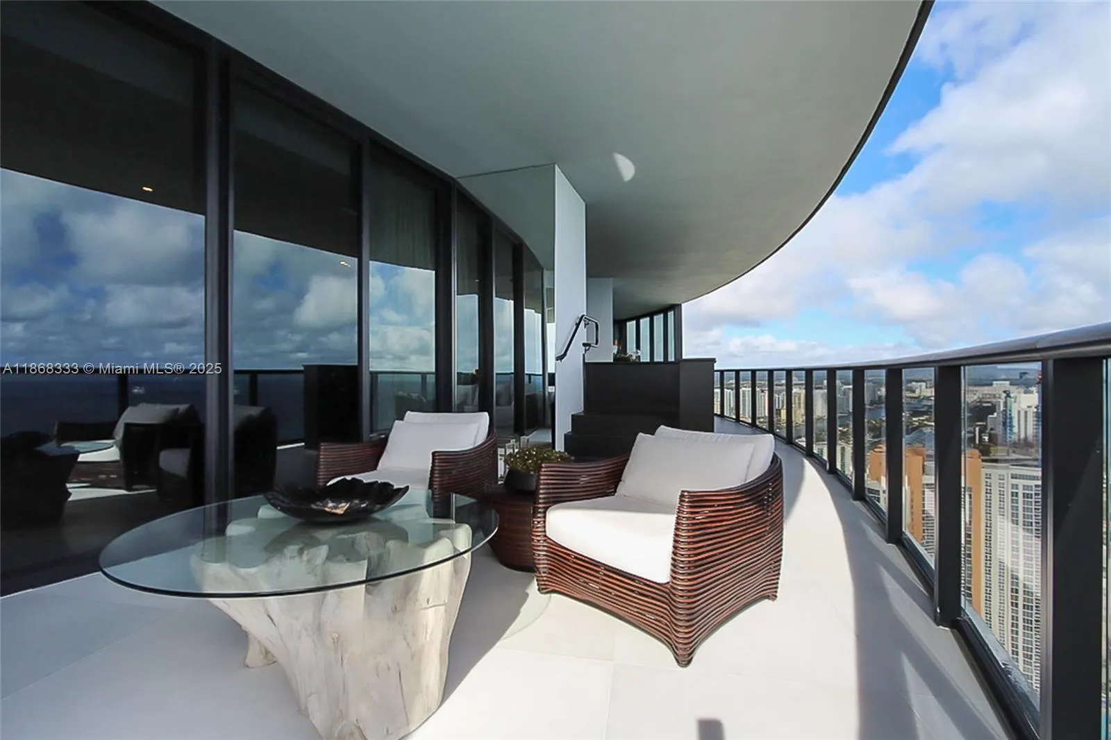 18555 Collins Ave, #4605
