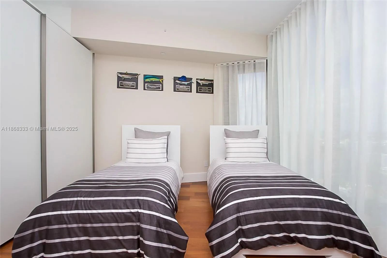 18555 Collins Ave, #4605