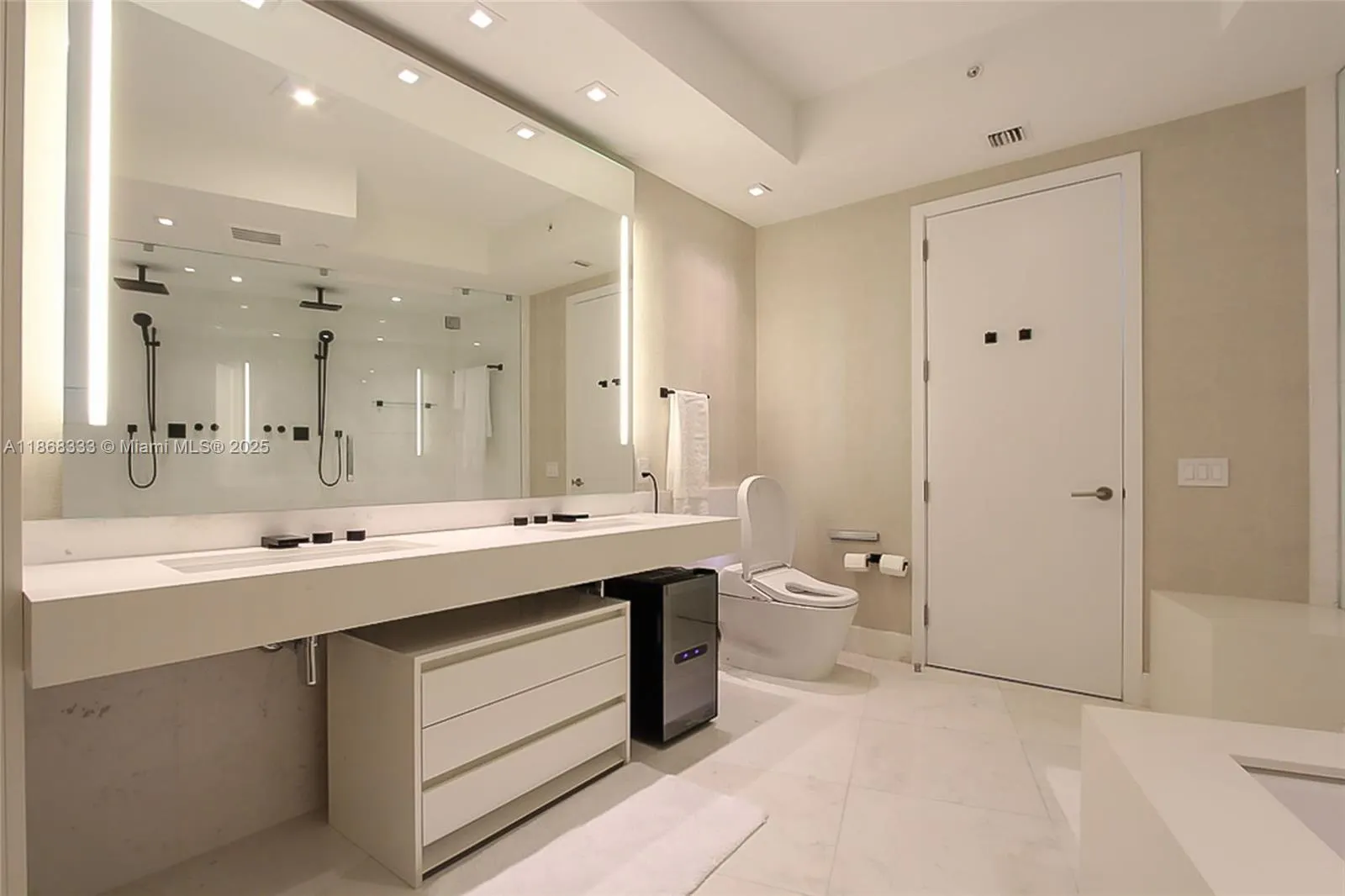 18555 Collins Ave, #4605