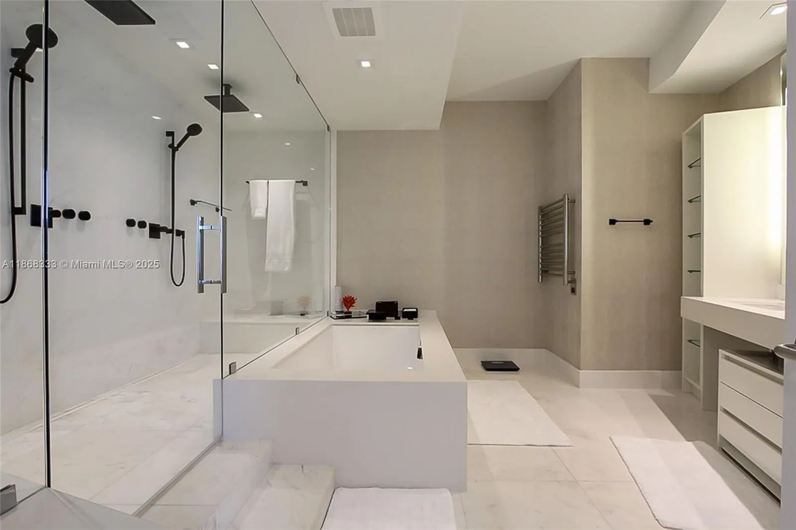 18555 Collins Ave, #4605