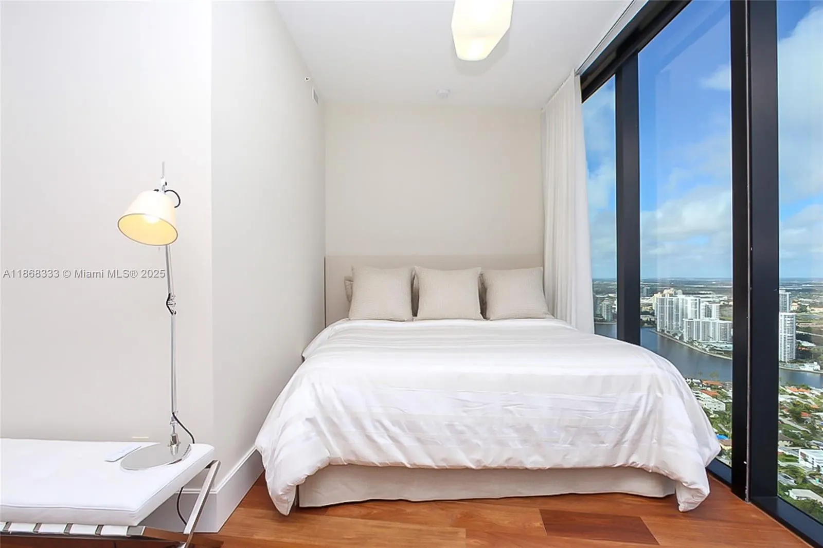 18555 Collins Ave, #4605