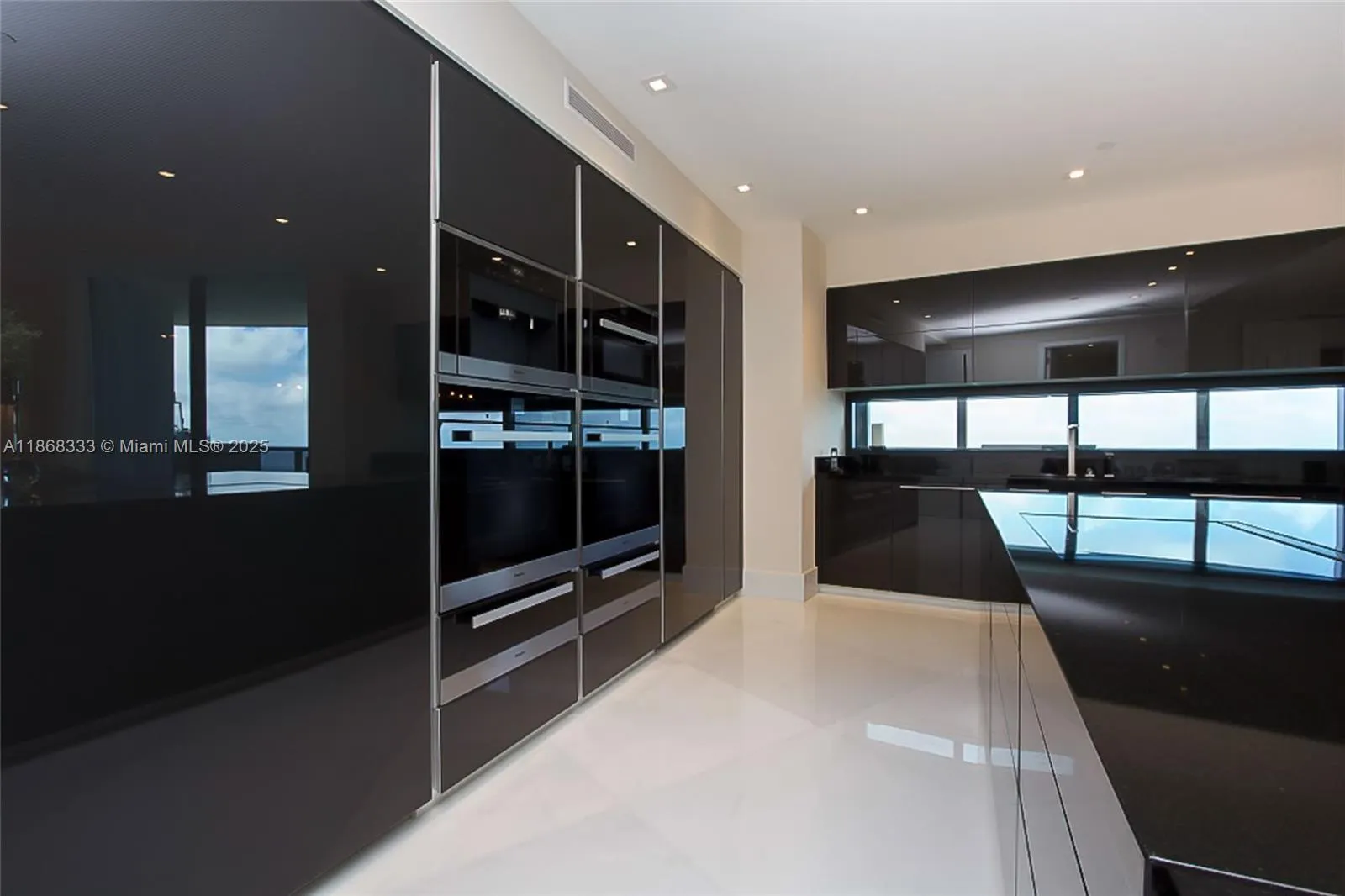 18555 Collins Ave, #4605