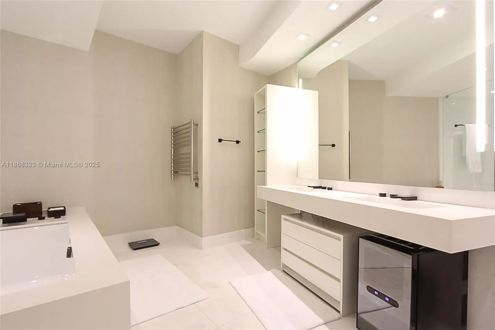 18555 Collins Ave, #4605