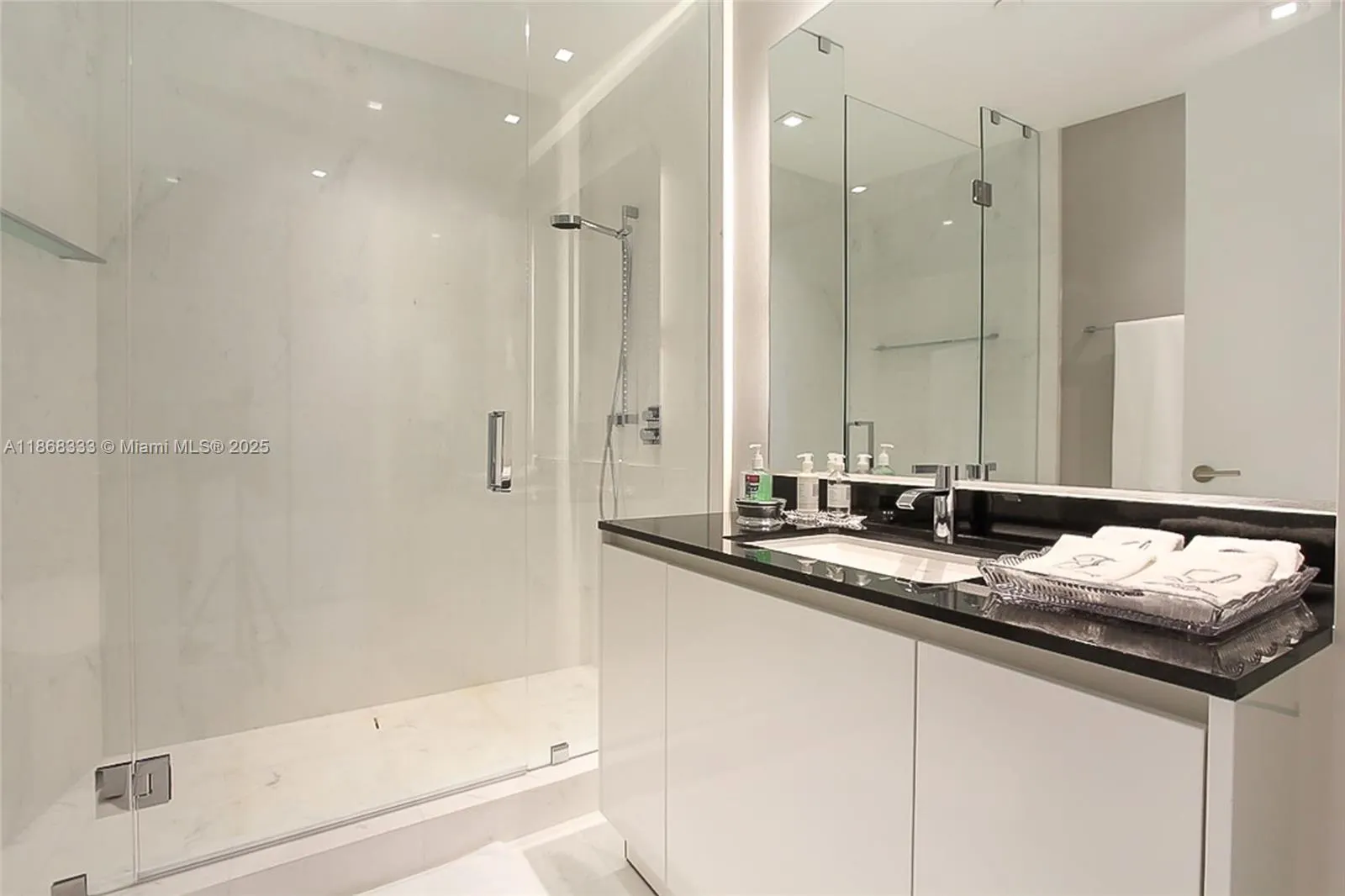 18555 Collins Ave, #4605