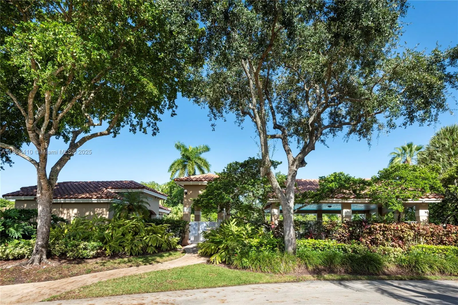 1426 Seagrape Cir