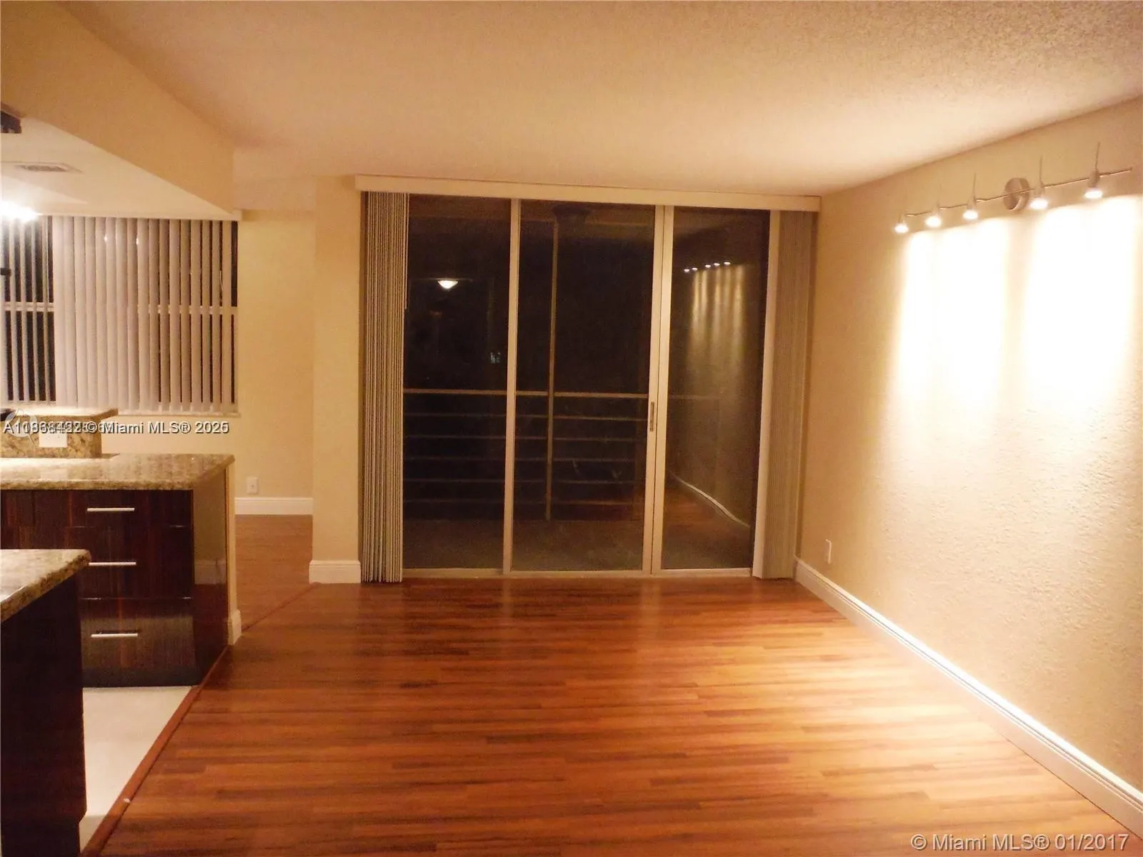 9431 Live Oak Pl, #409