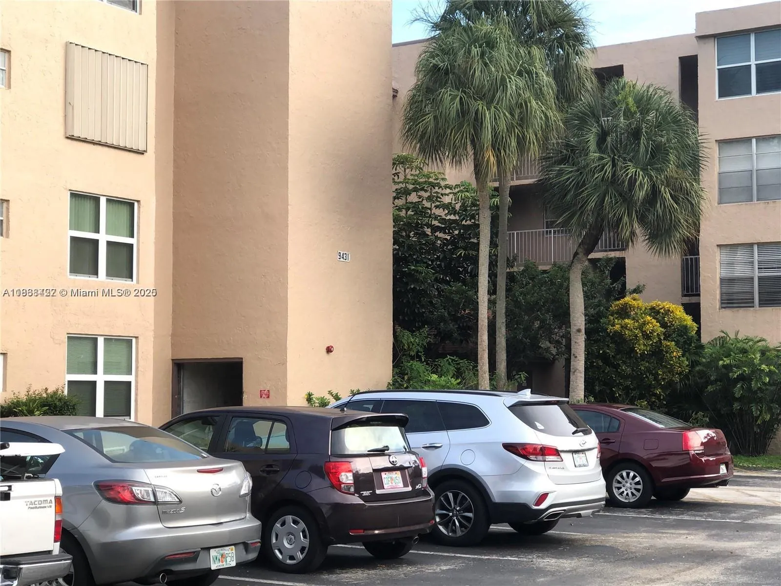 9431 Live Oak Pl, #409