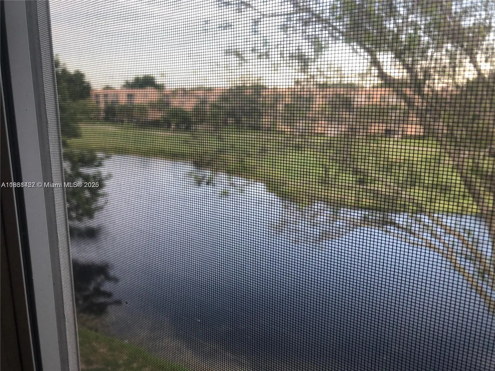 9431 Live Oak Pl, #409