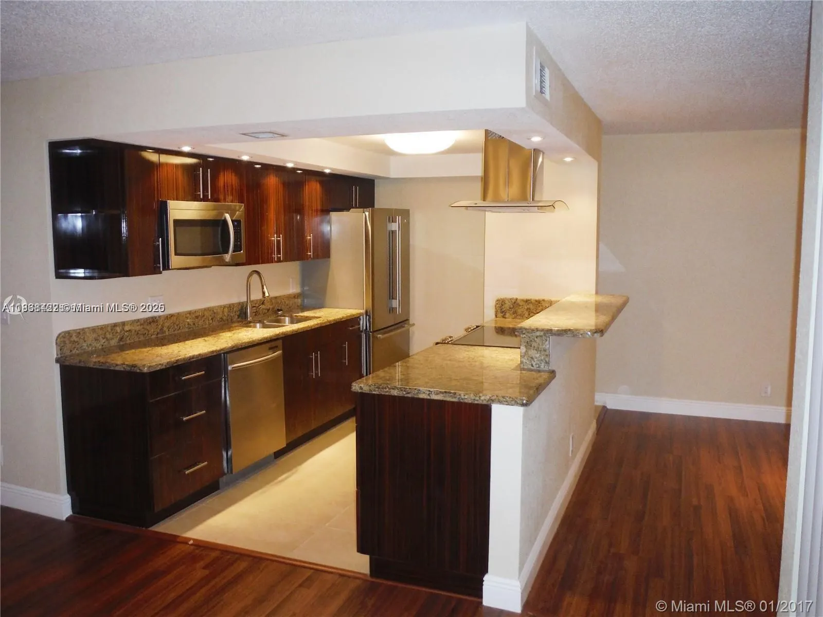 9431 Live Oak Pl, #409