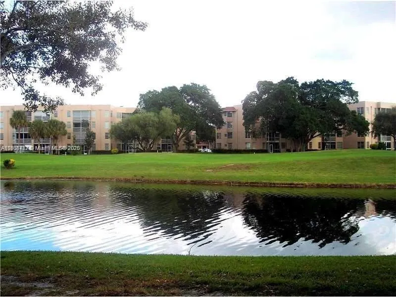 9431 Live Oak Pl, #409