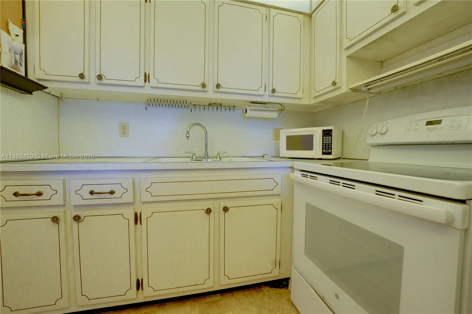 3280 Cynthia Ln, #205
