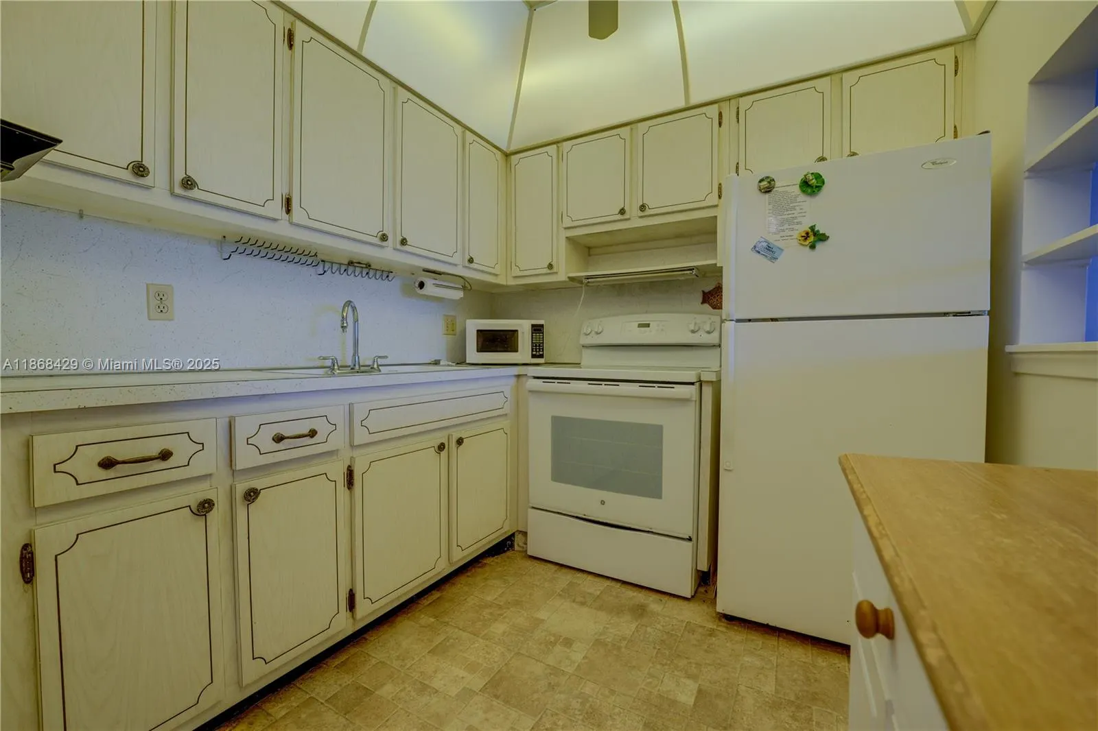 3280 Cynthia Ln, #205