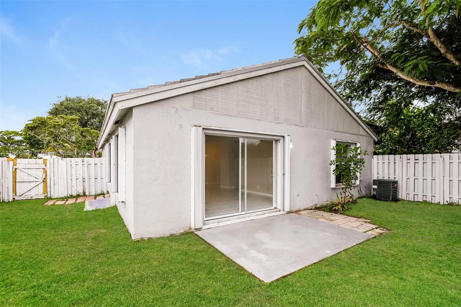 6553 Bayfront Dr