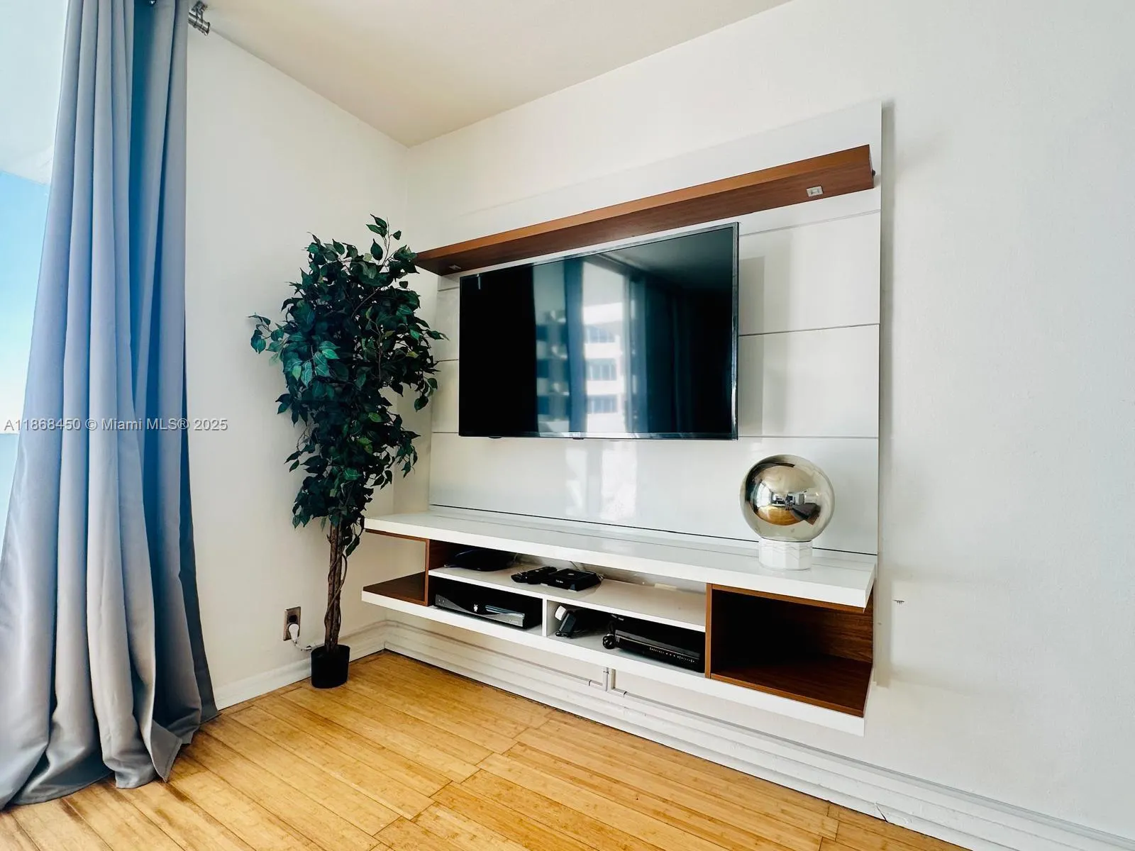 1200 West Ave, #927