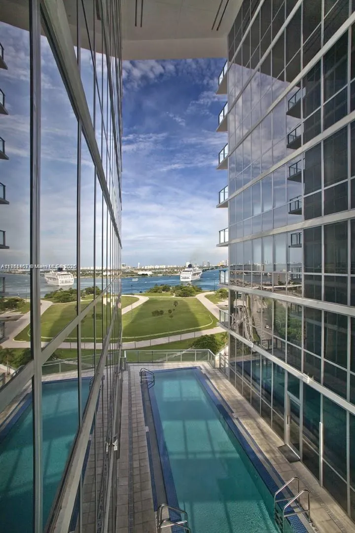 1100 Biscayne Blvd, #4004