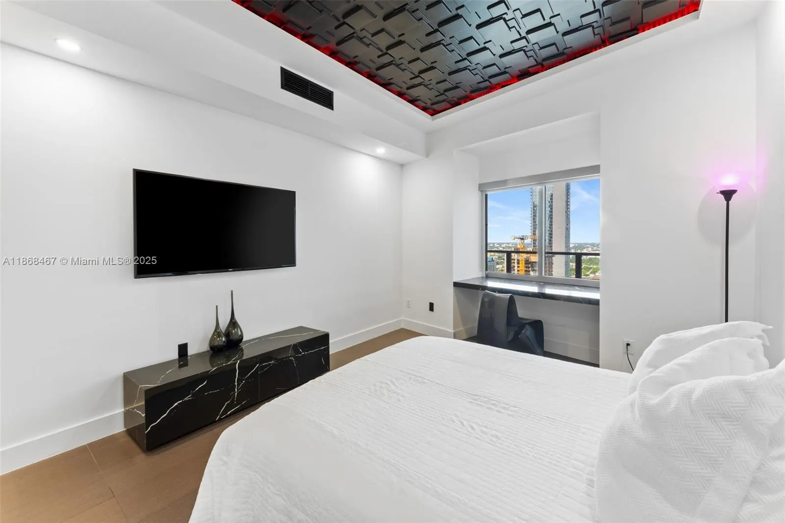 1100 Biscayne Blvd, #4004