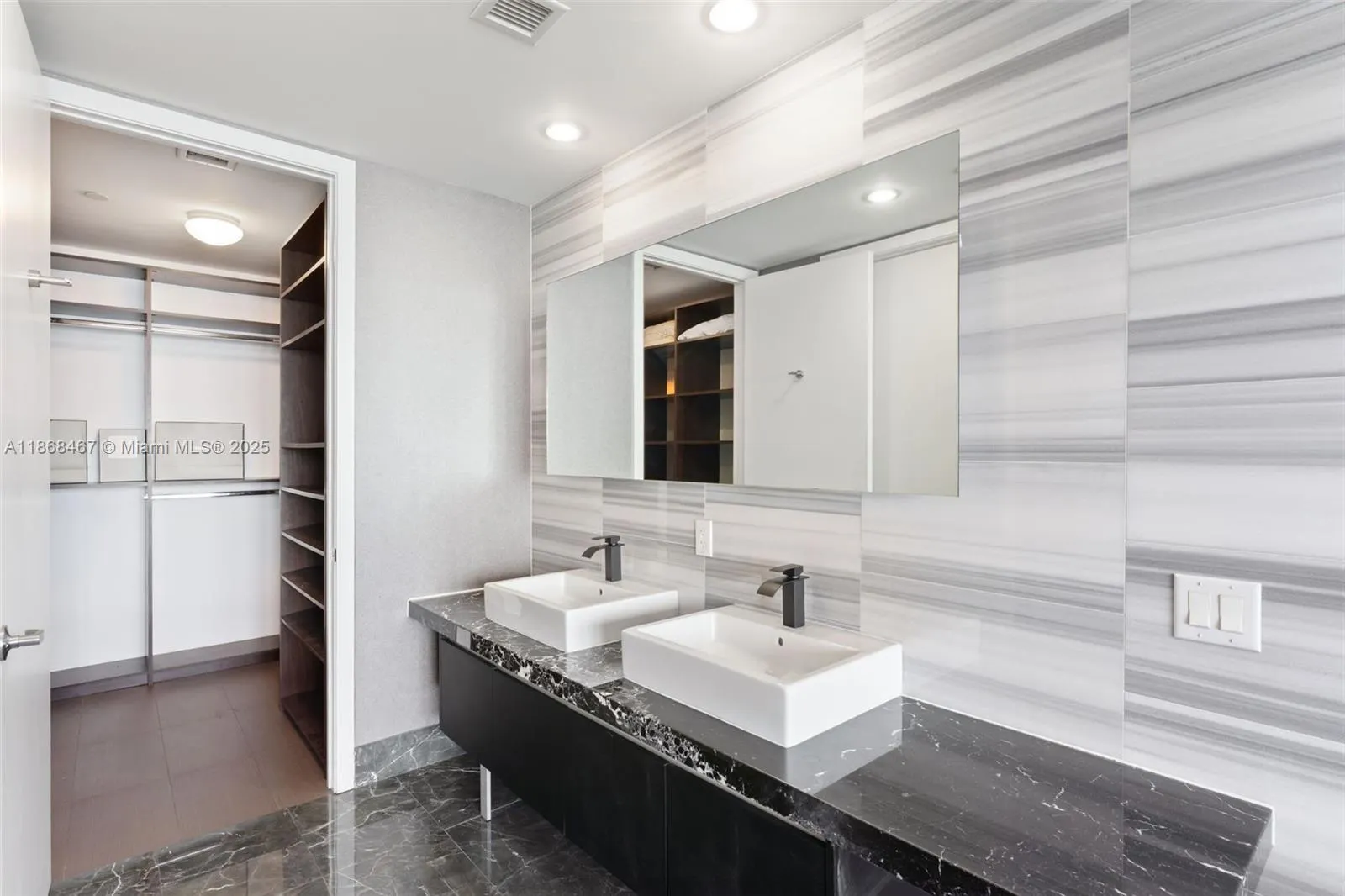 1100 Biscayne Blvd, #4004